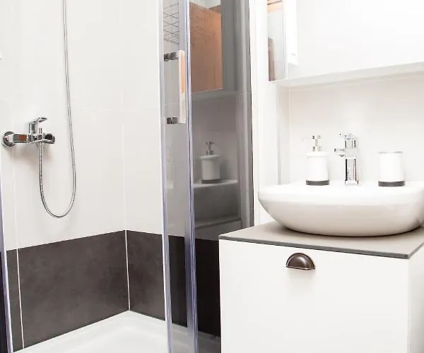 Lena Marie アパート ズラティボール